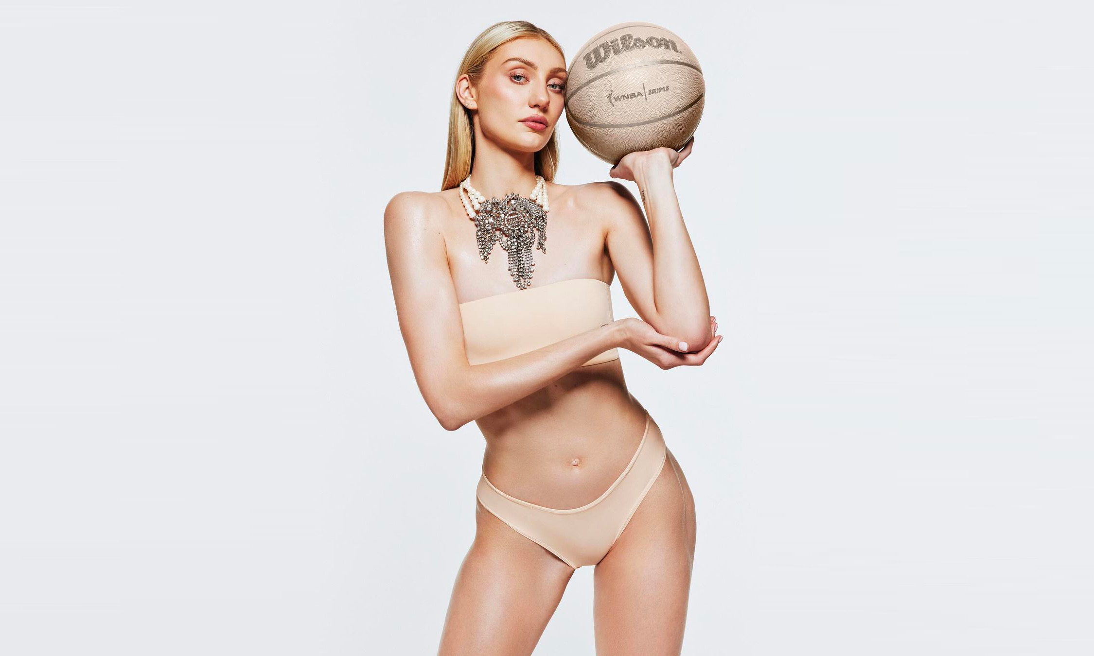 SKIMS 特邀 WNBA 人气球员出镜全新广告大片