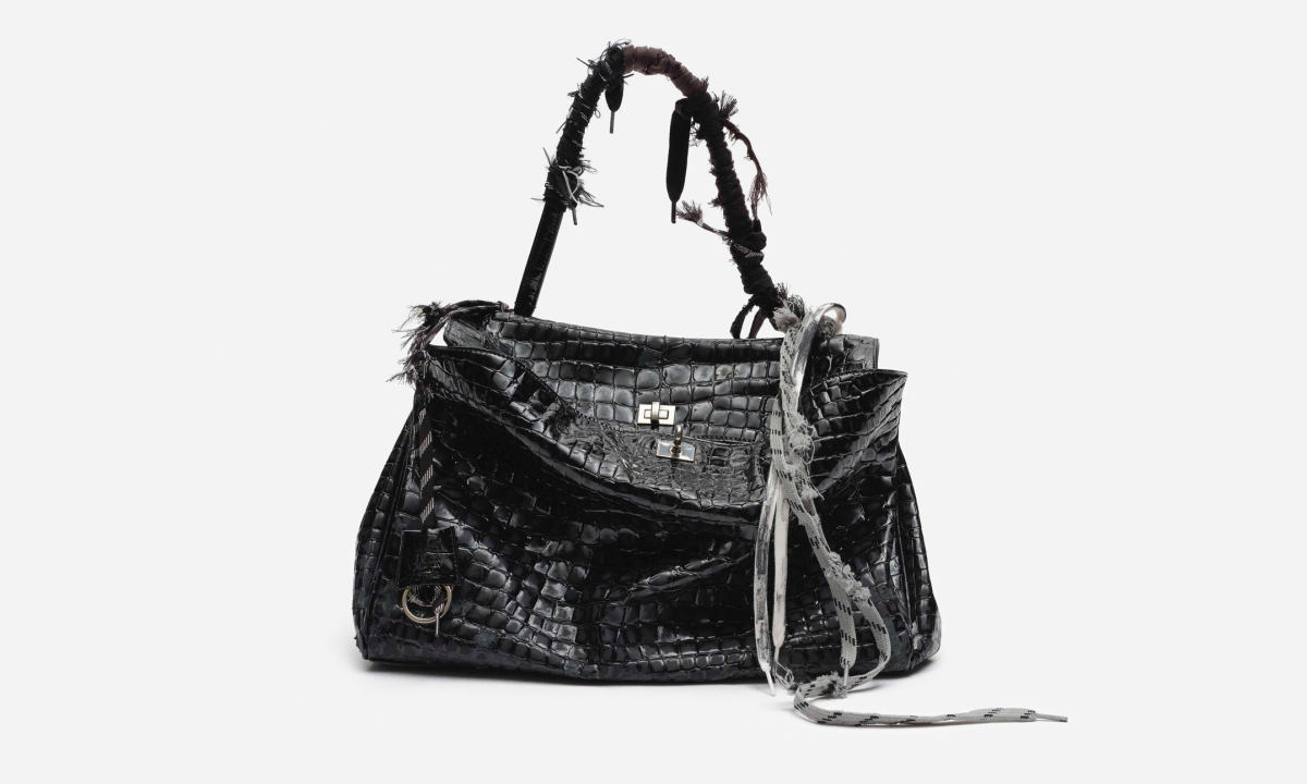 BALENCIAGA 率先释出部分 2025 春夏系列单品