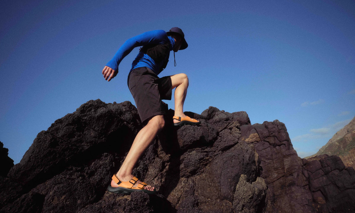 BIRKENSTOCK 推出全新户外鞋款