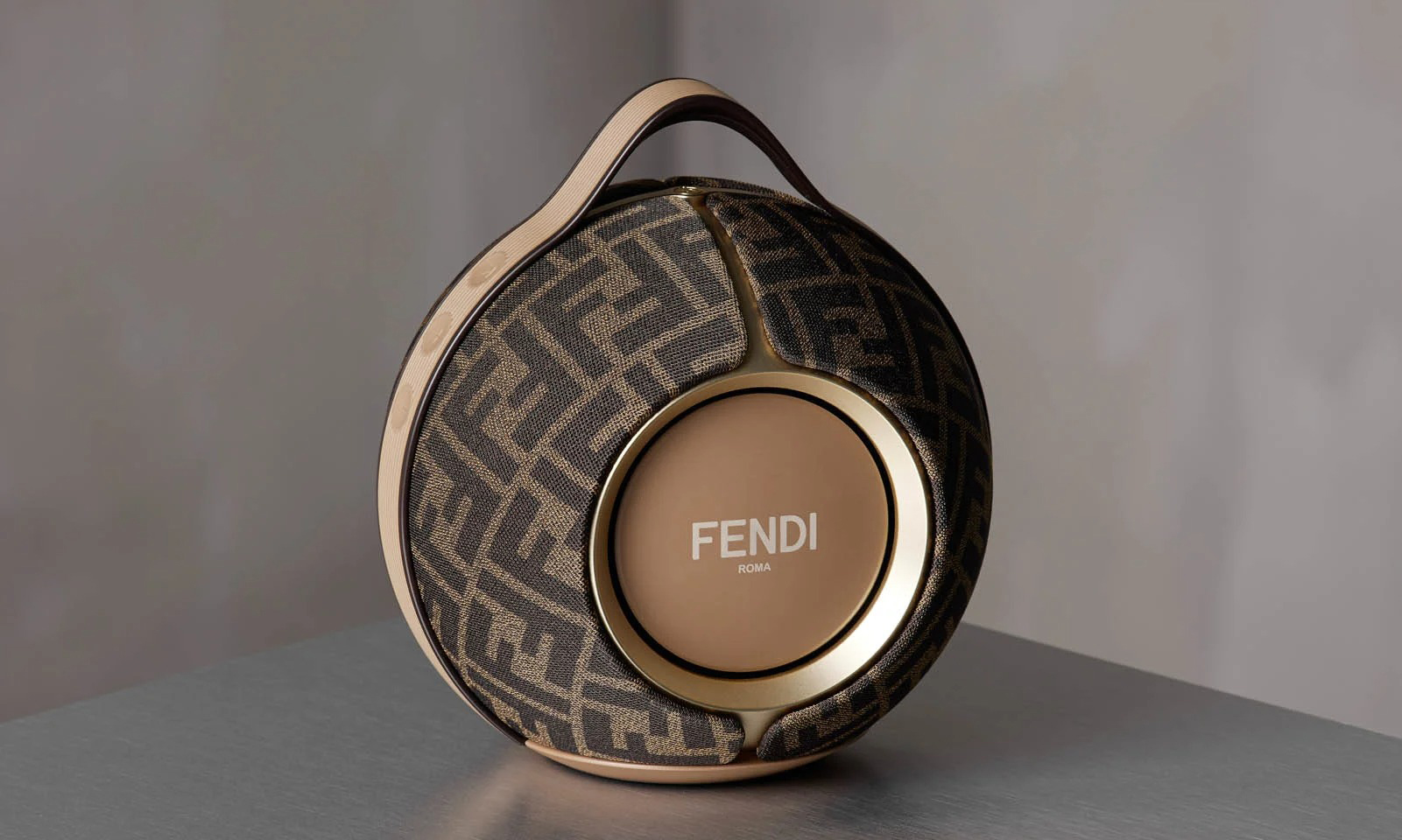 FENDI x 帝瓦雷合作音响将于 6 月发售
