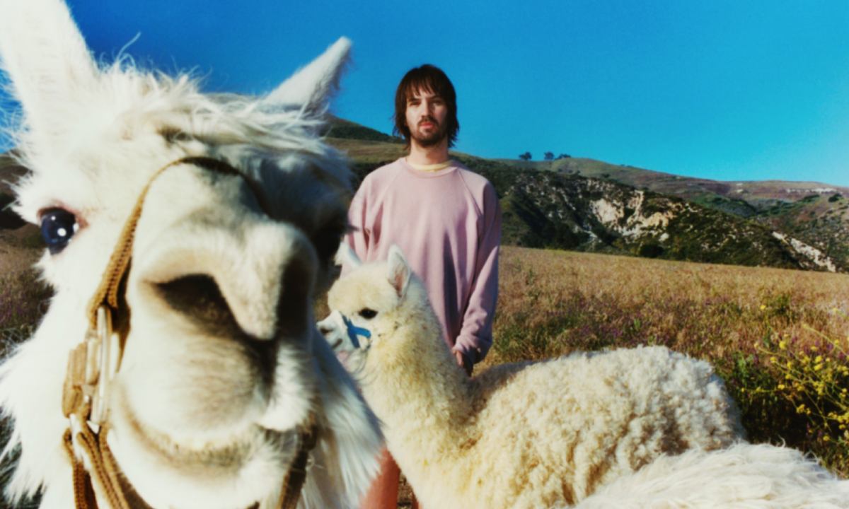 A.P.C. 携手澳洲乐队 Tame Impala 推出胶囊系列