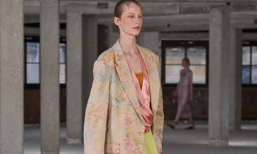 DRIES VAN NOTEN 发布 2025 春夏女装系列