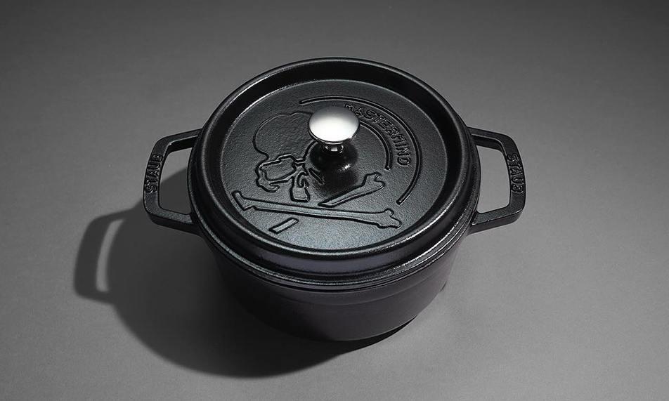 mastermind WORLD x STAUB 合作单品发布