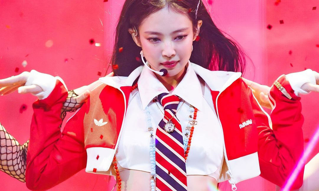 Jennie 上身的这个 adidas 新联名，终于要发售了