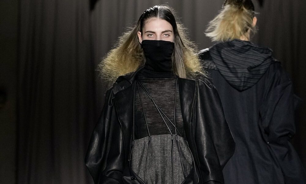 Yohji Yamamoto 2025 秋冬系列登场