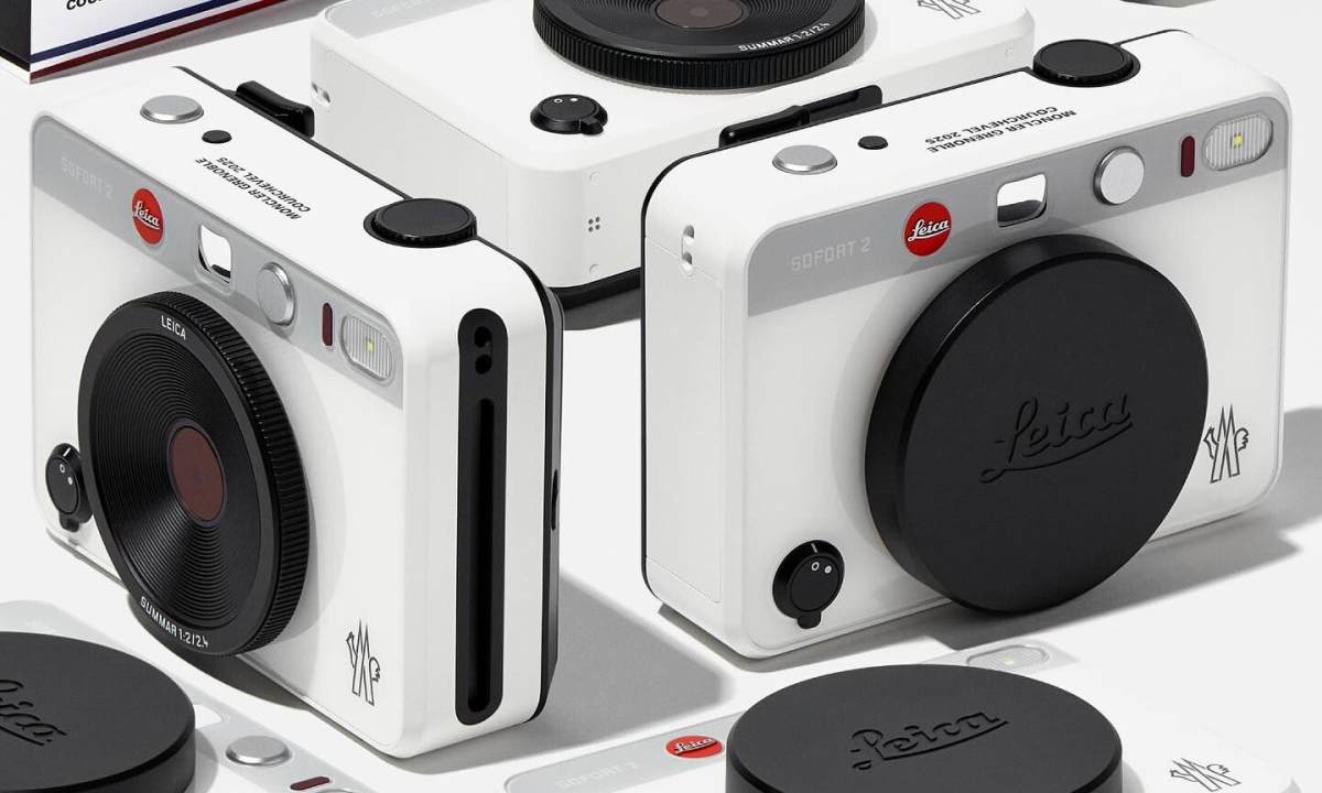 Moncler x Leica 联名拍立得相机亮相