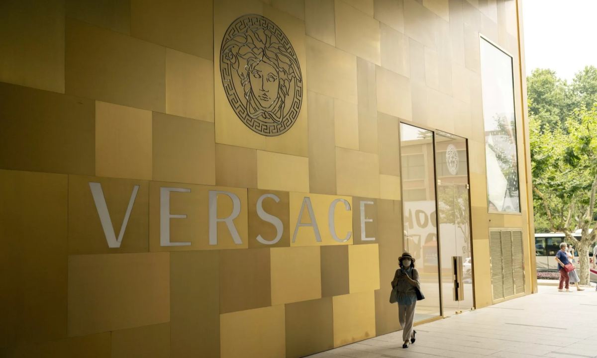 PRADA 或将以 15 亿欧元收购 Versace