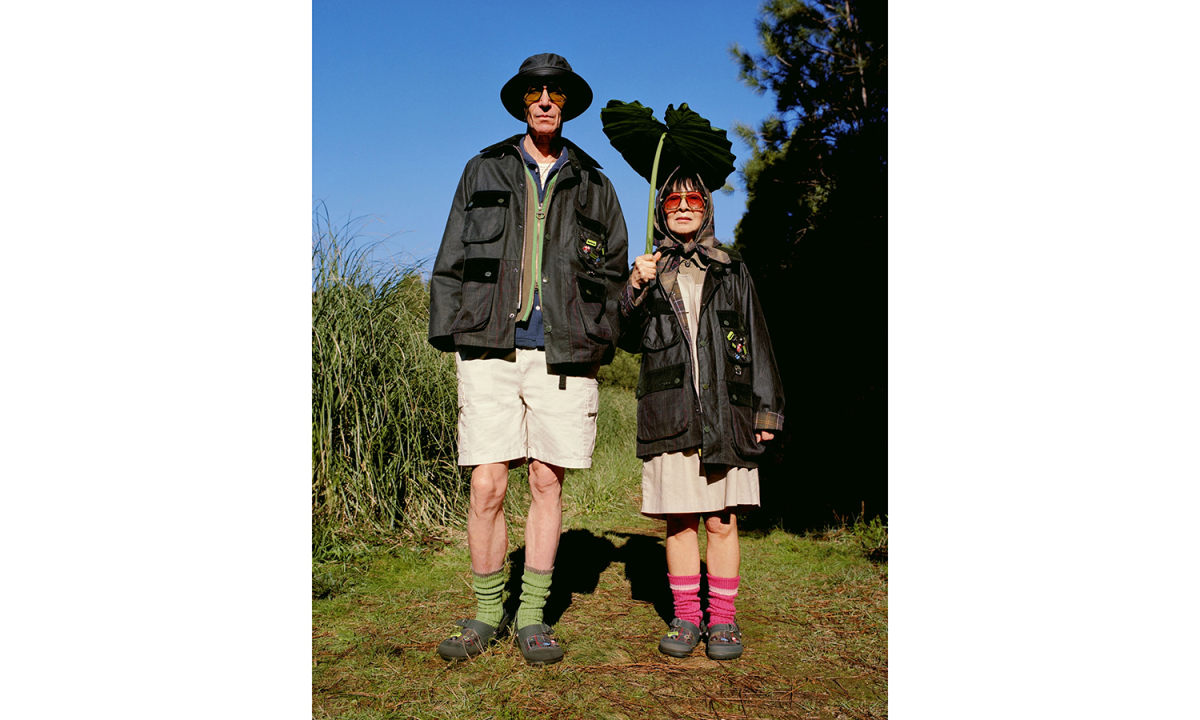 Crocs 首次携手 Barbour 推出联名系列，诠释英伦户外美学