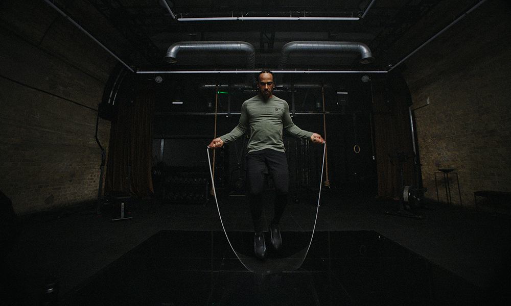lululemon 品牌大使汉密尔顿演绎 Metal Vent Tech 系列