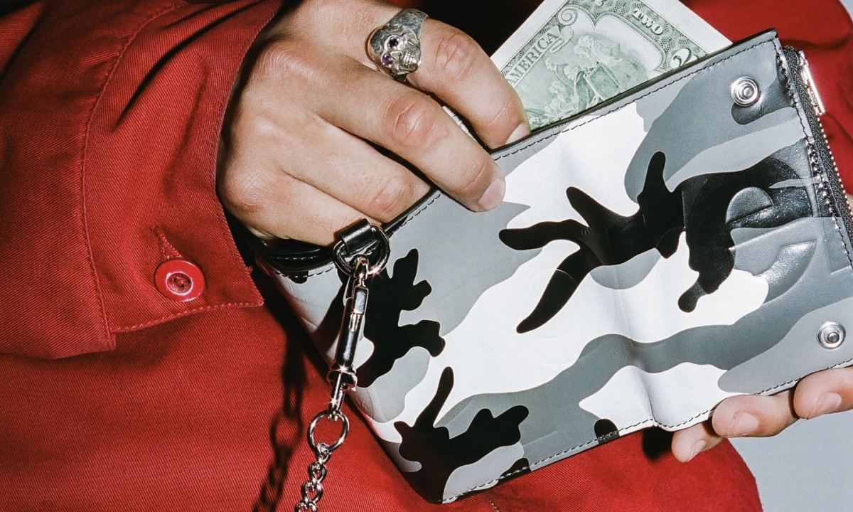 Supreme 释出 2025 春季皮具系列