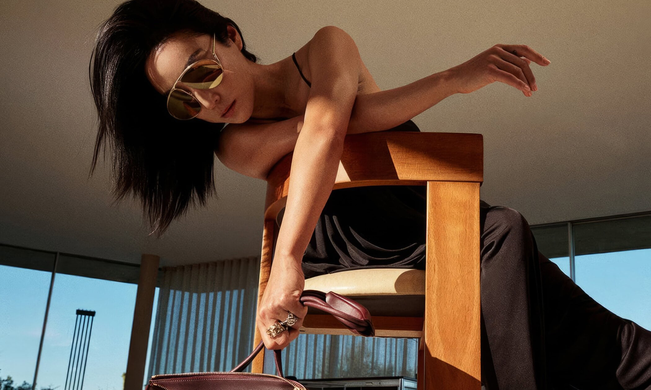 LOEWE 发布全新 2025 早秋广告片