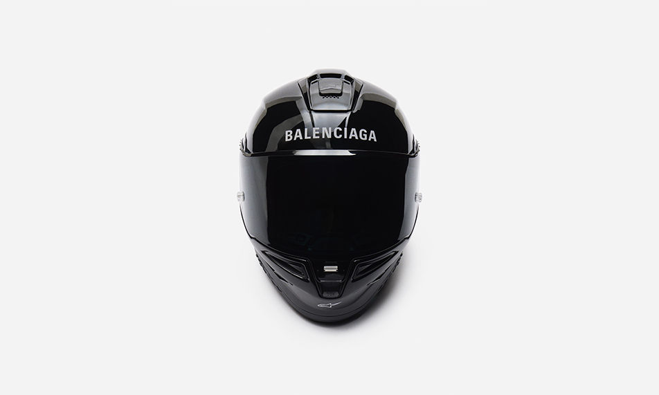 BALENCIAGA x Alpinestars® SuperTech R10 头盔登场
