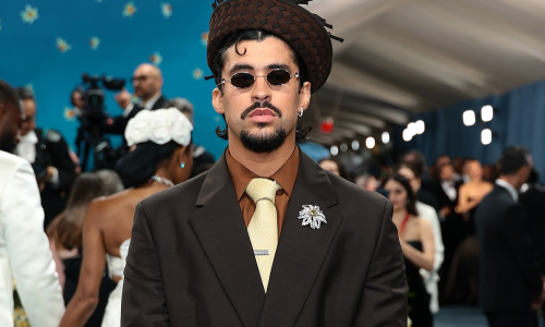Bad Bunny 专辑《Debí Tirar Más Fotos》重返 Billboard 200 榜首