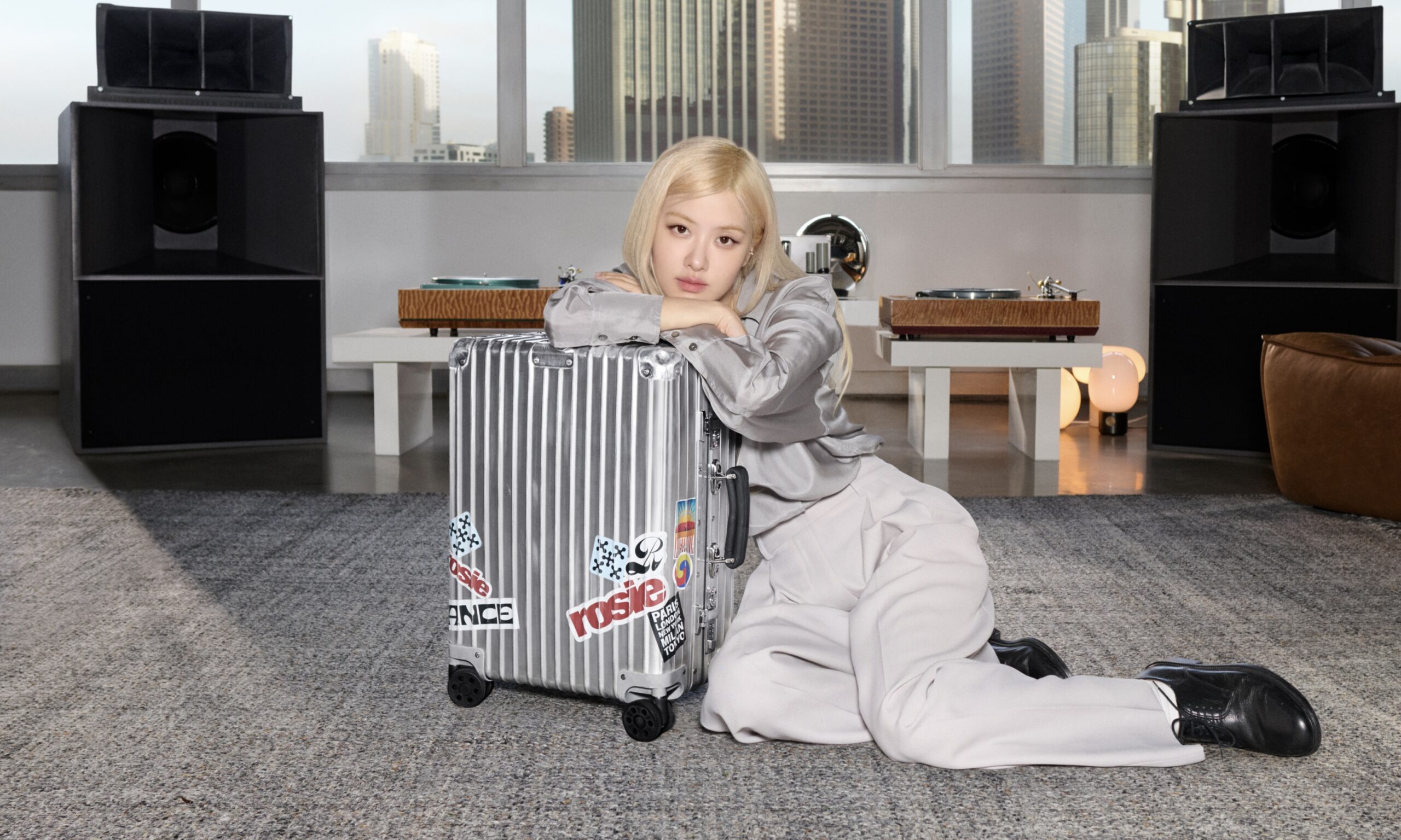 RIMOWA 携手 Rosé、Lewis Hamilton 和周杰伦发布广告大片