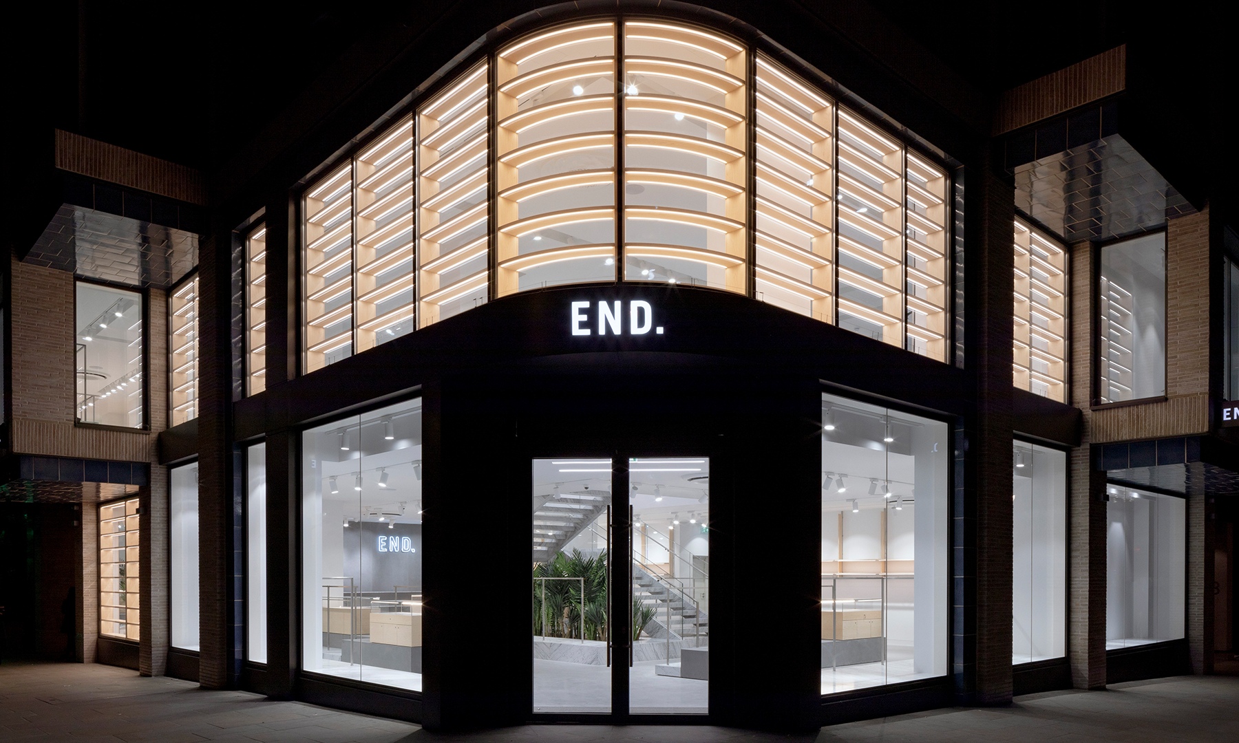 END. 任命前 PRADA 高层为新任 CEO