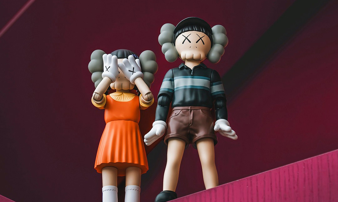 KAWS 再度联动《鱿鱼游戏》推出全新玩偶