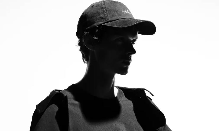 山本耀司与 Y-3 合作推出全新「Y-3 KURO」系列