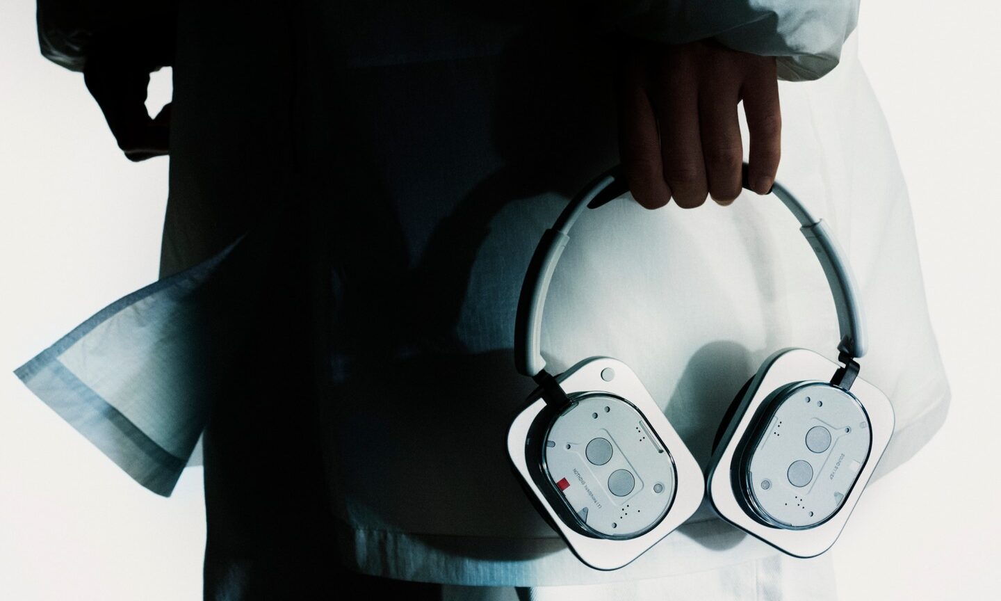 Nothing 发布全新头戴式耳机 Headphone (1).