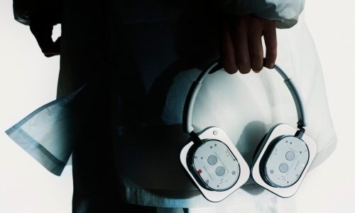 Nothing 发布全新头戴式耳机 Headphone (1).