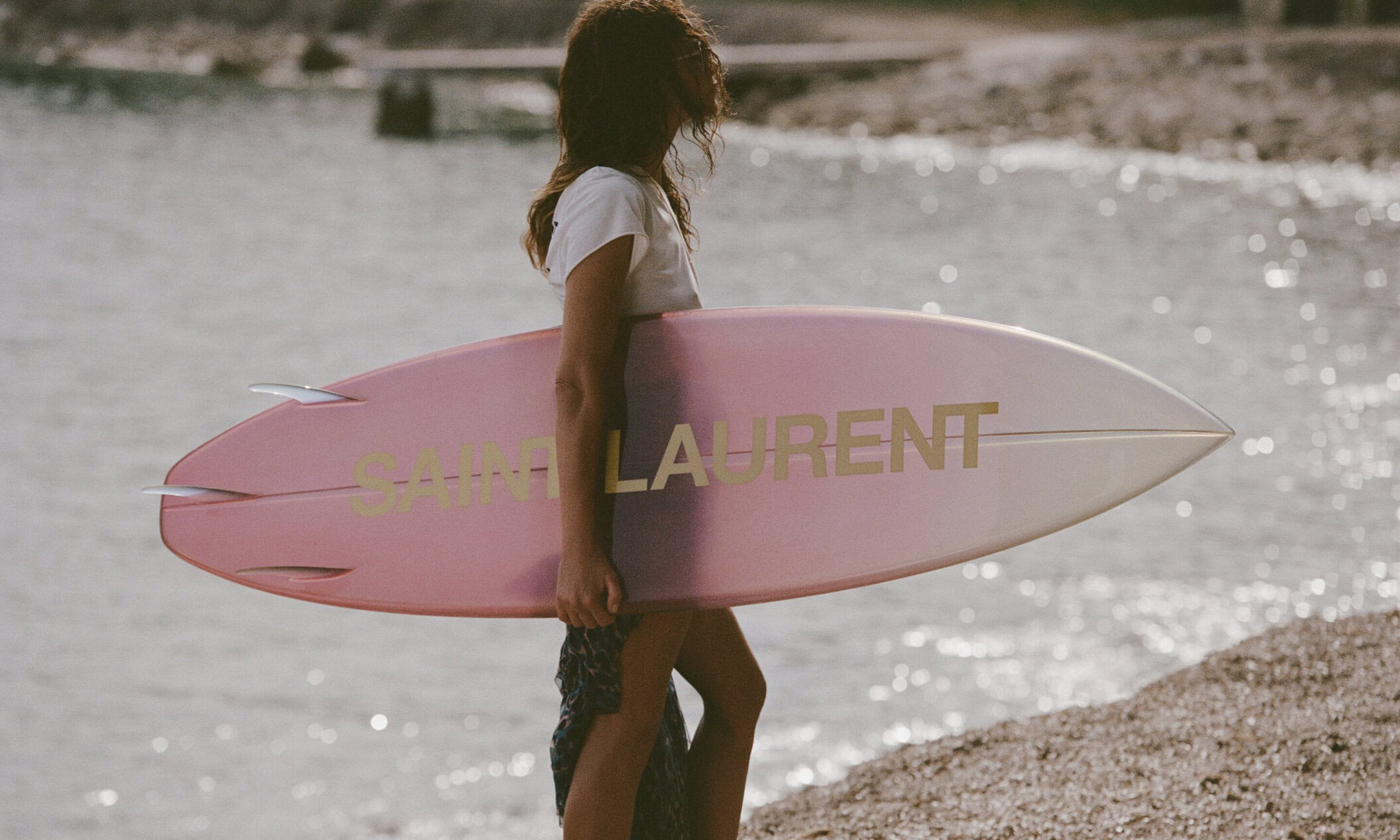 SAINT LAURENT 发布 2025 夏季广告片