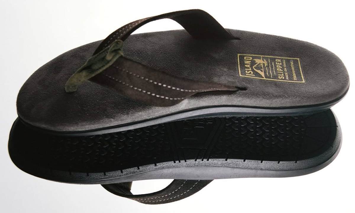 thisisneverthat® x ISLAND SLIPPER 首款合作凉鞋登场