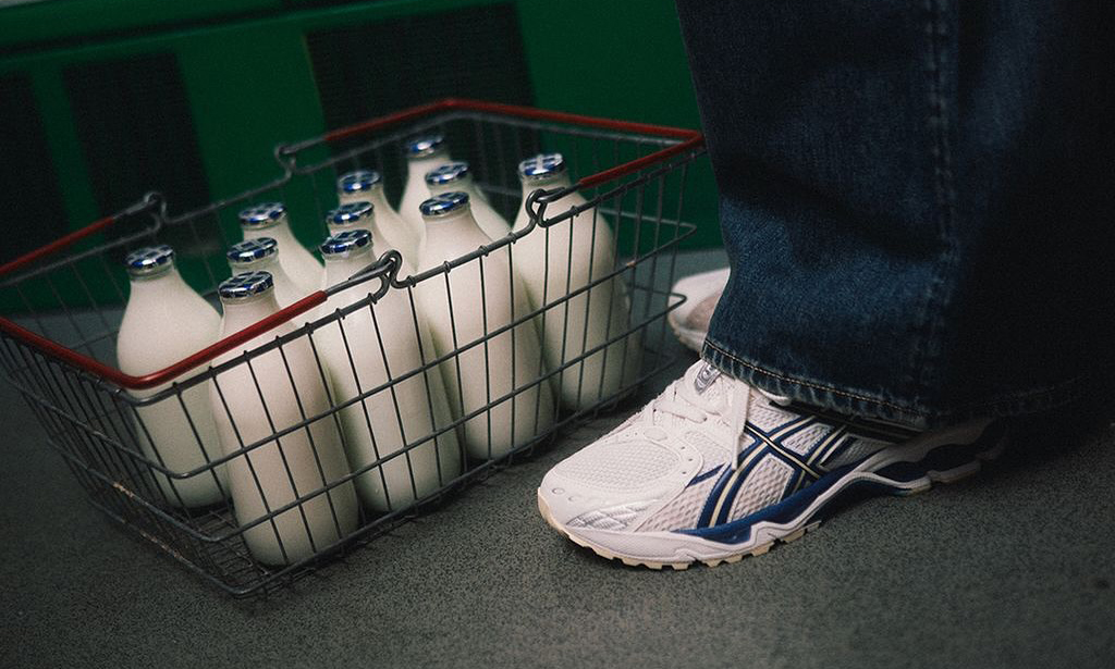 庆祝诞生 20 周年，END. 携手 ASICS 推出联名鞋款 GEL-NIMBUS 10.1「Milk Bottle」