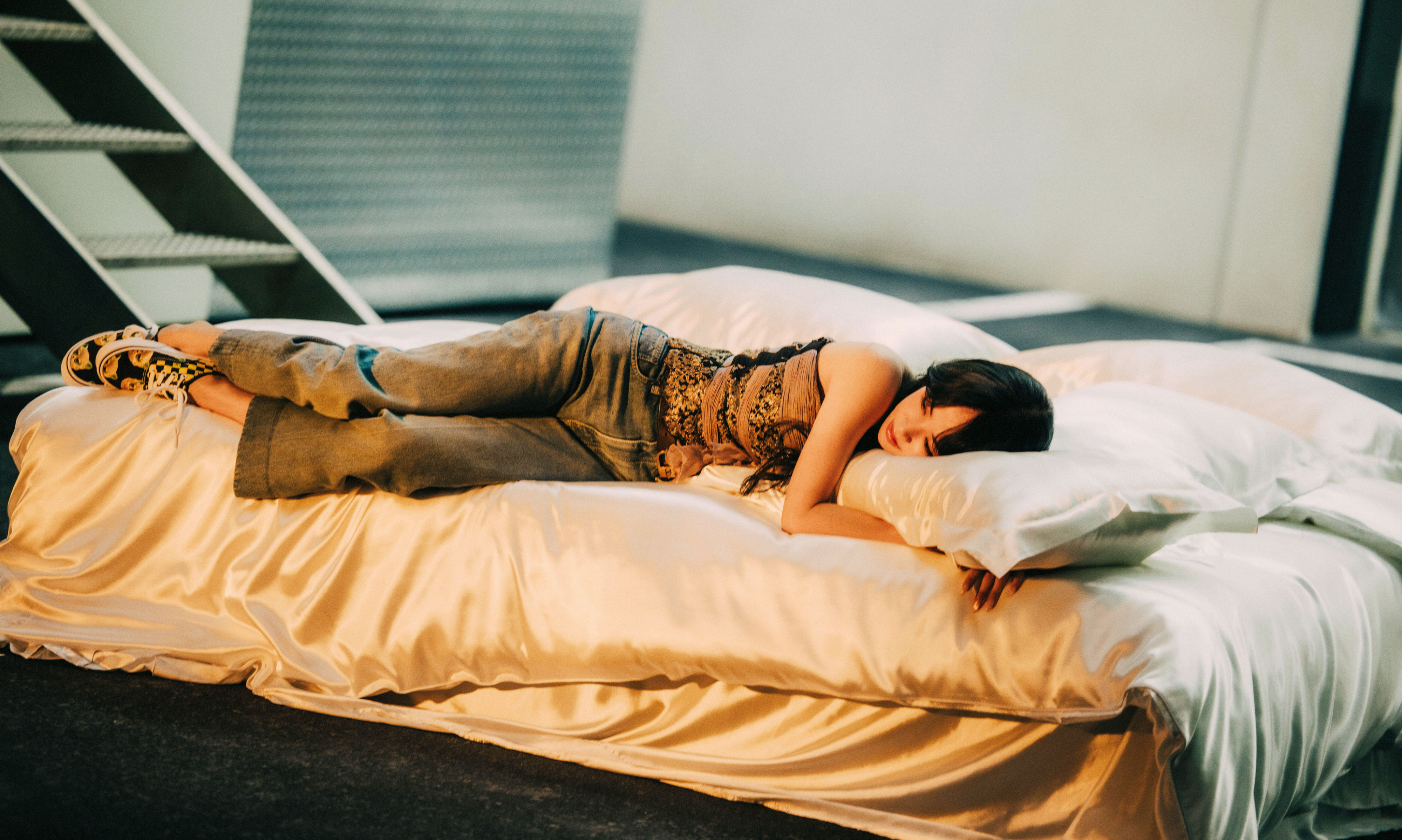 VALENTINO 华伦天奴携手品牌代言人蔡依林呈献新单曲《Pillow》音乐录影带