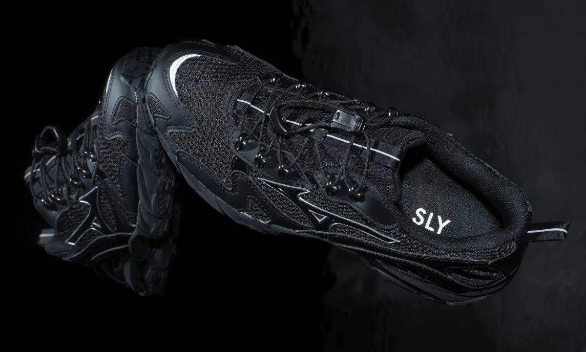 Mizuno x SLY「WAVE RIDER 10 SLY」联名跑鞋即将发售
