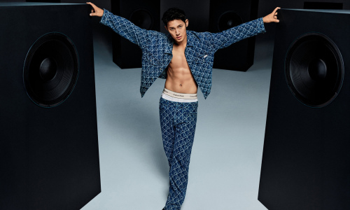 Calvin Klein 推出 2025 秋季广告片