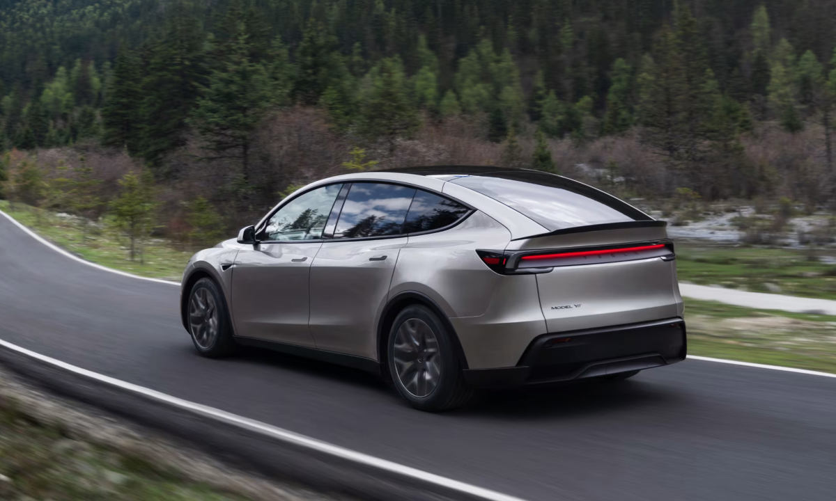 33.9 万元起,特斯拉正式公布全新 Model Y L 车型