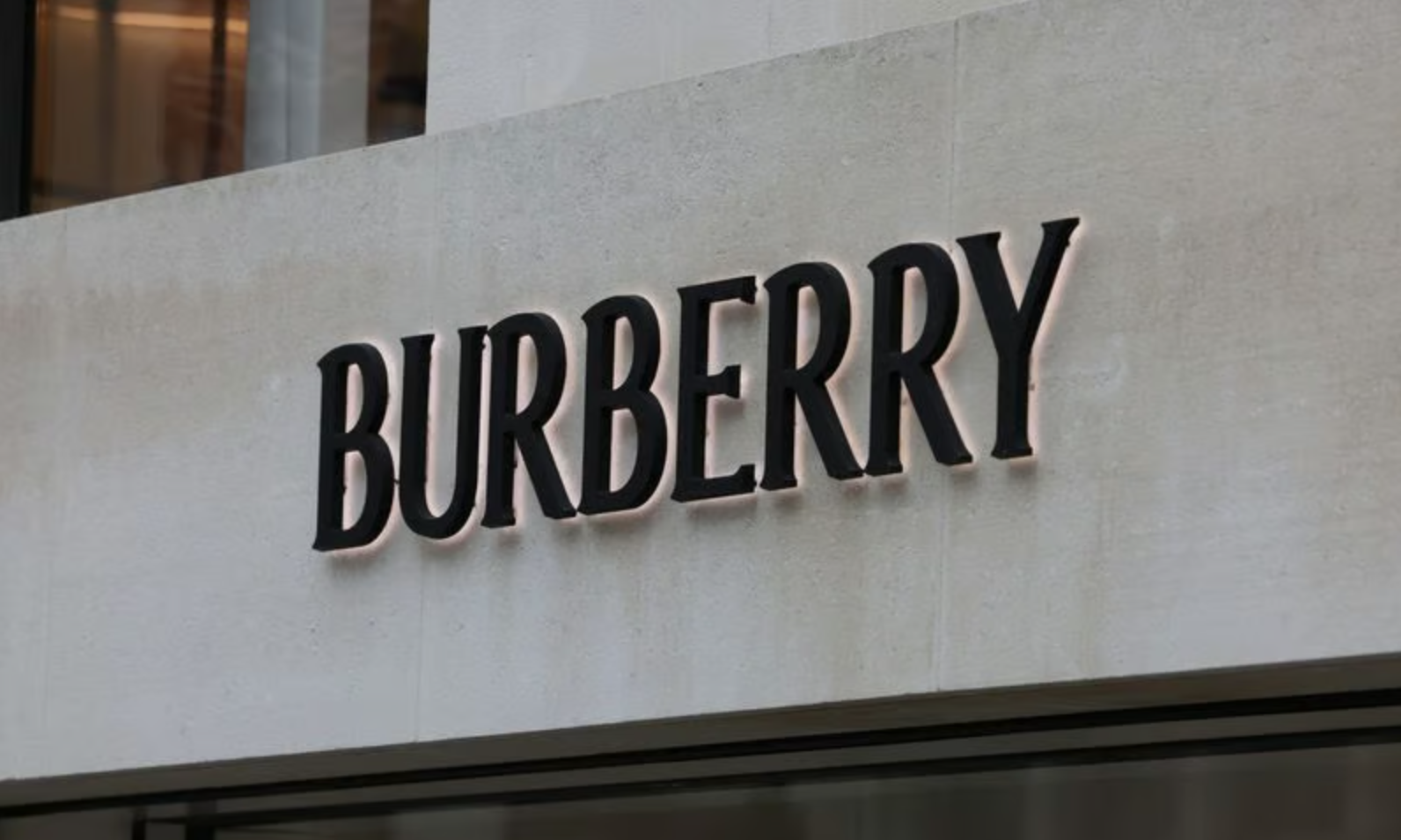 BURBERRY 成为英国潜在并购目标榜首