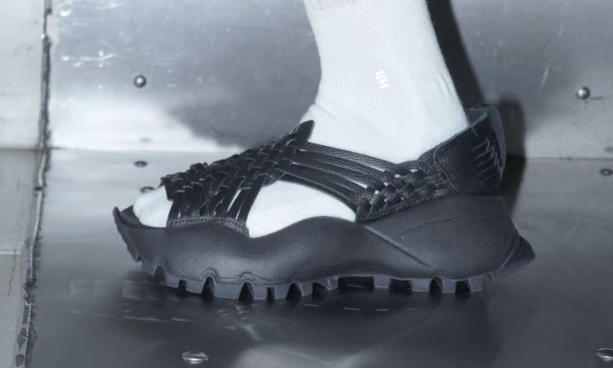 adidas 就凉鞋设计道歉