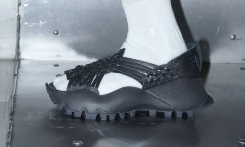 adidas 就凉鞋设计道歉