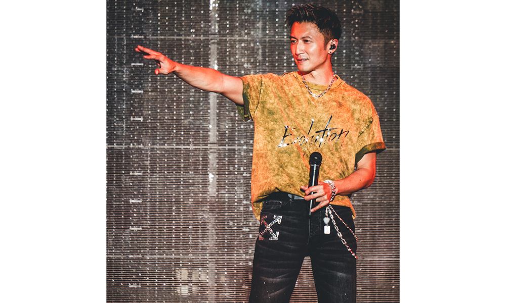 Off-White™ 首次为亚洲男艺人打造演唱会专属服饰
