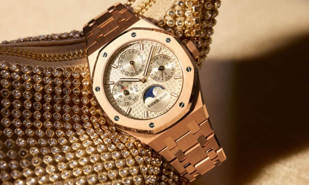 Audemars Piguet 推出首款 38 毫米皇家橡树万年历腕表