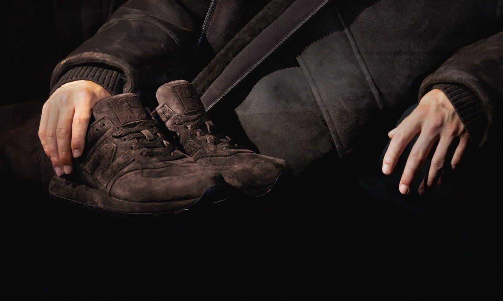 STONE ISLAND 携手 New Balance 推出全新 574 GHOST 鞋款