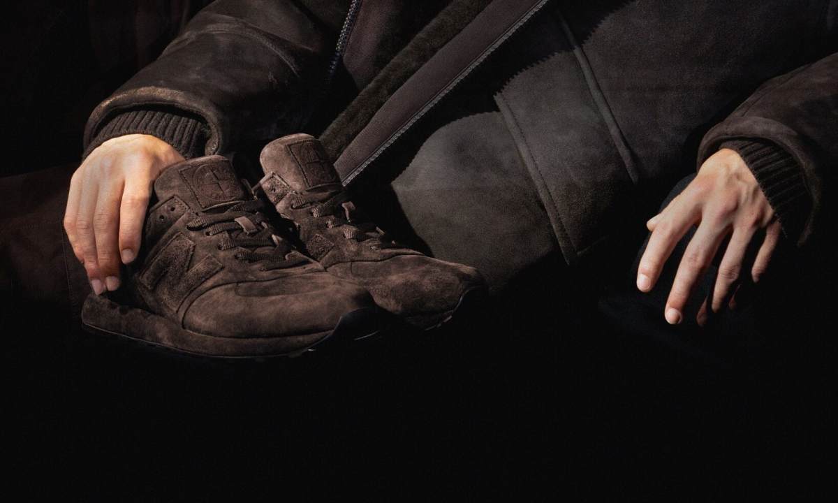STONE ISLAND 携手 New Balance 推出全新 574 GHOST 鞋款