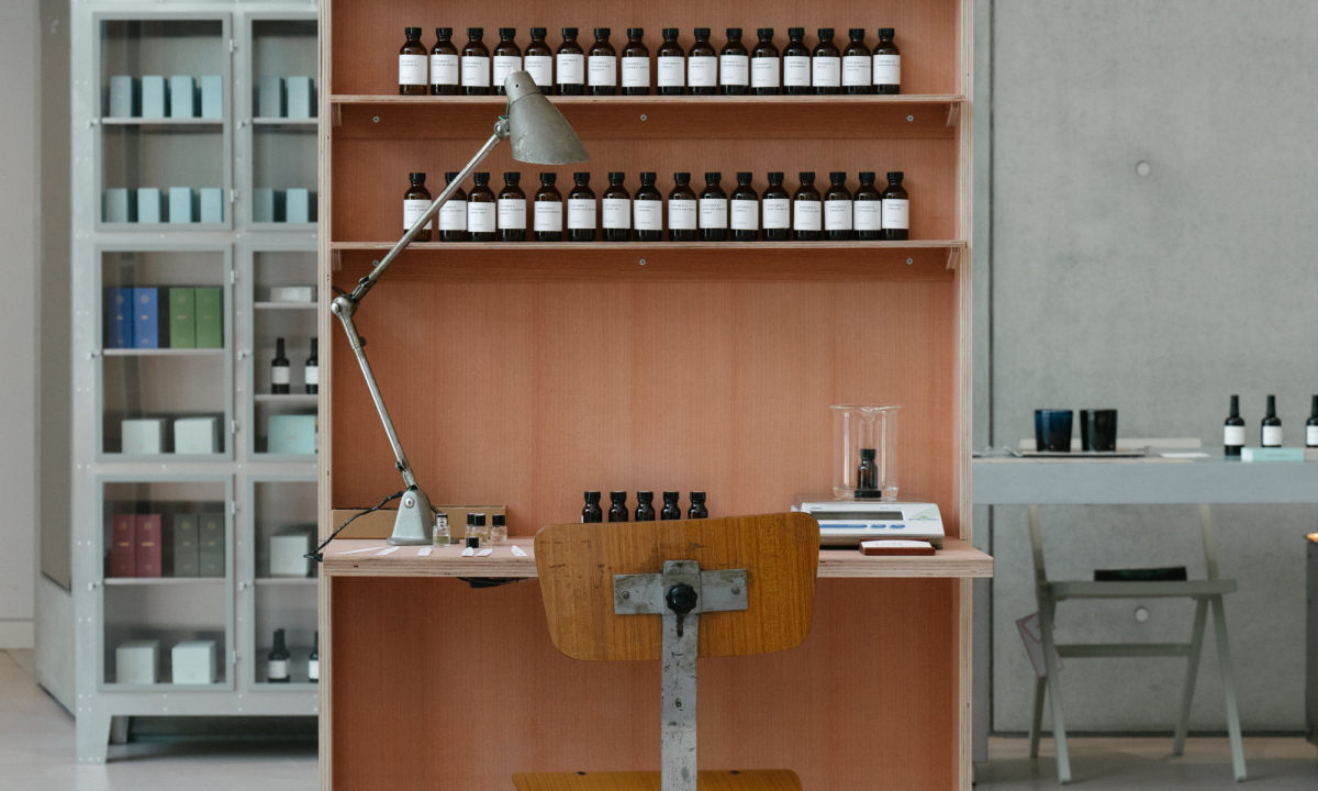Perfumer H 举办限时展览《调香师：林·哈里斯》
