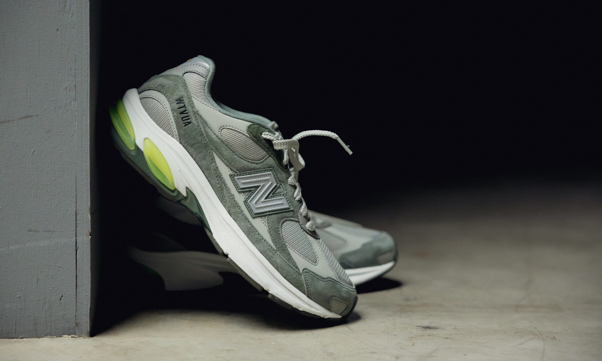 New Balance 与 WTAPS 携手发布全新联名鞋款 New Balance ABZORB 2010