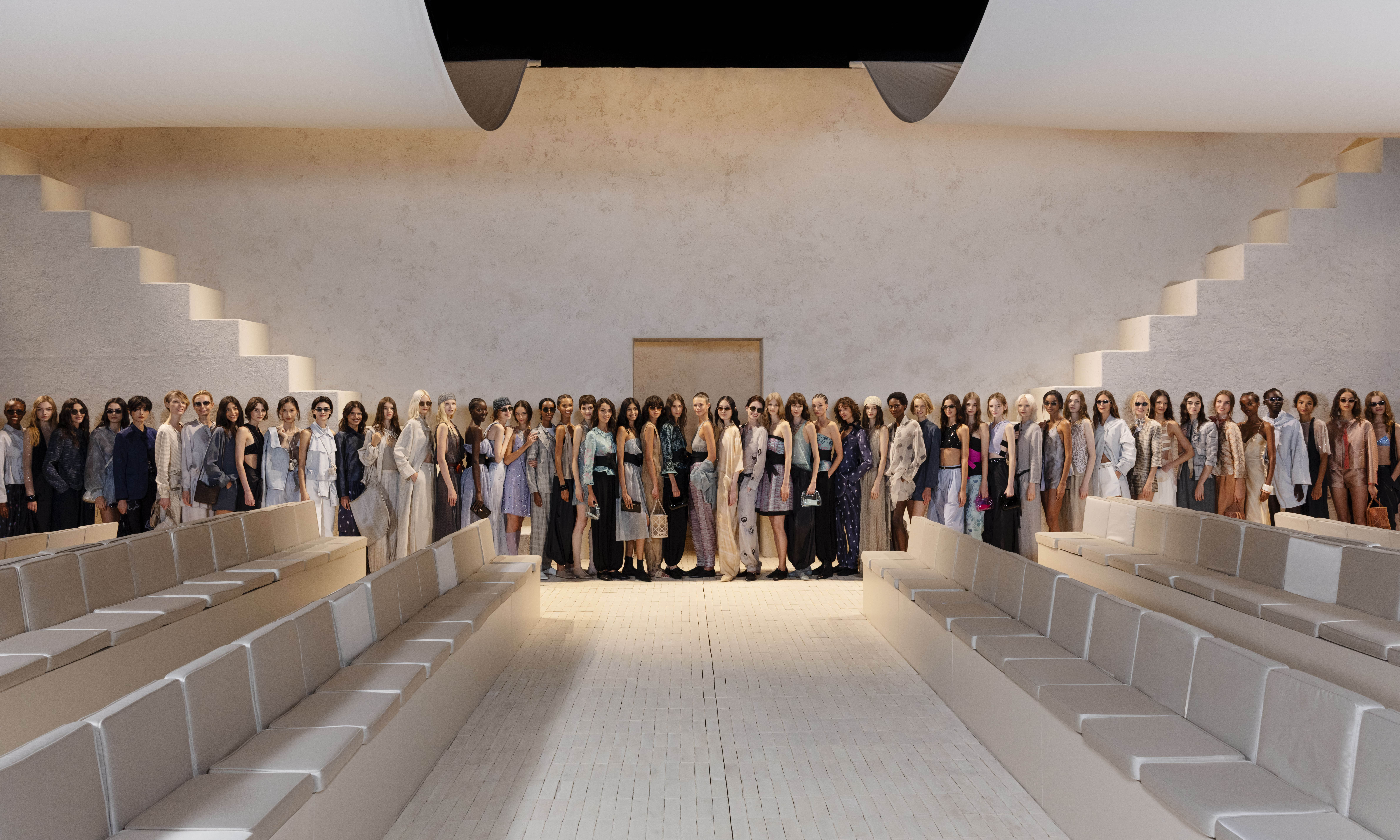 Emporio Armani 发布 2026 春夏女装系列