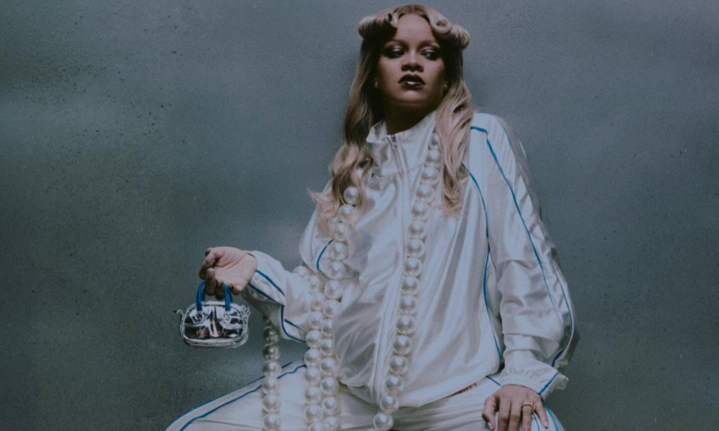 Rihanna 为《HommeGirls》拍摄封面并展示 Fenty x Puma 新系列