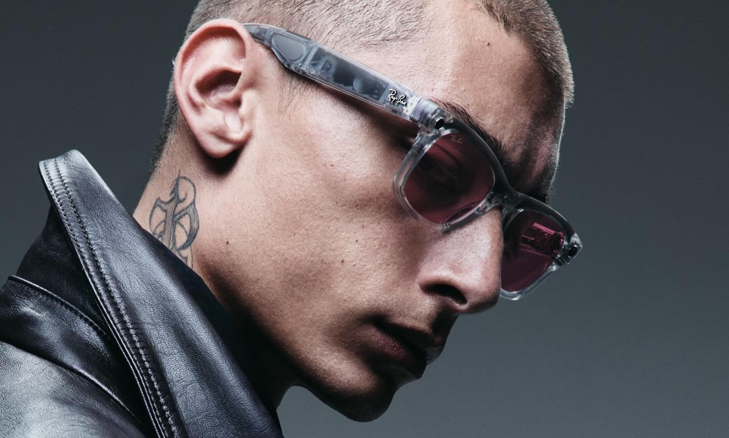 Ray-Ban 和 Oakley，会让智能眼镜「不再尴尬」吗？