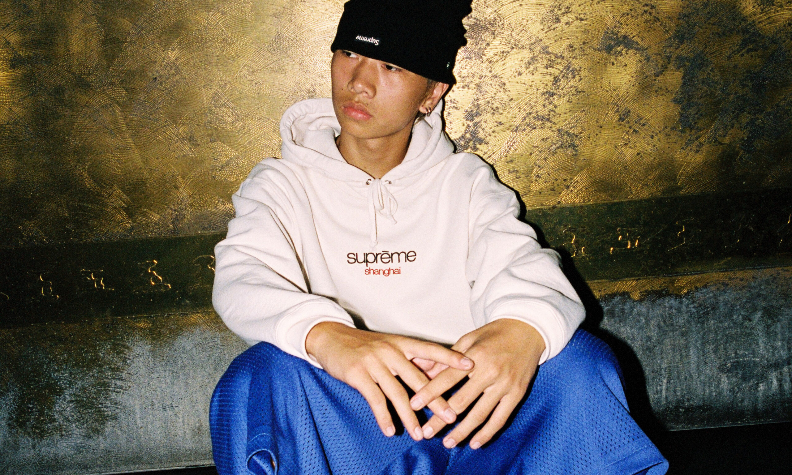 Supreme 将于本周发售上海经典徽标连帽卫衣