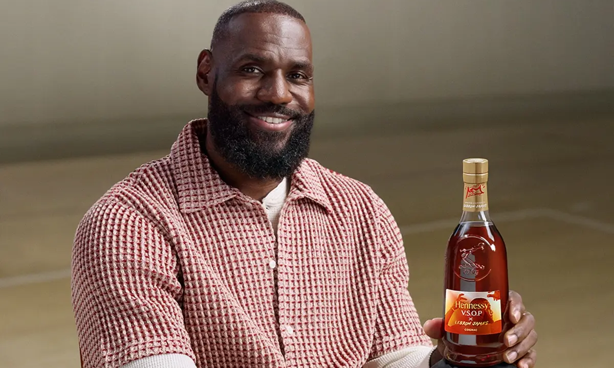 因为「决定 2」广告,勒布朗·詹姆斯被湖人球迷起诉了