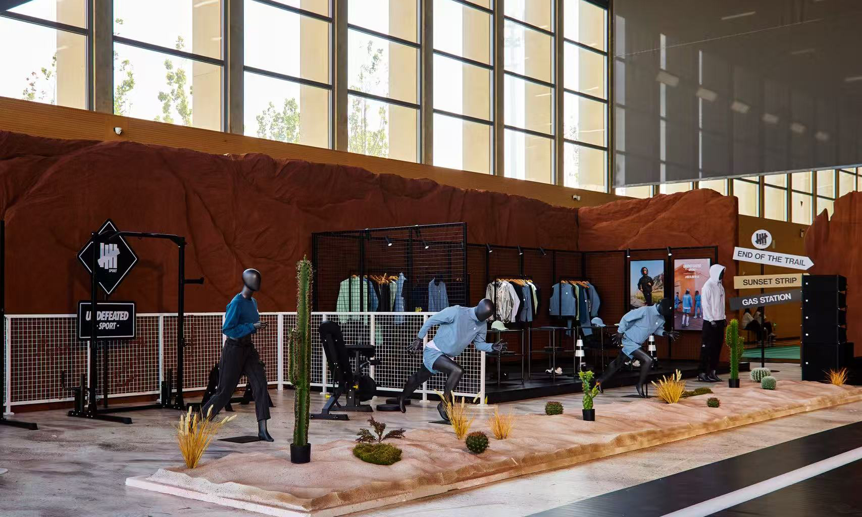 街头即赛点，UNDEFEATED SPORT 于阿那亚解锁落日跑运动新玩法