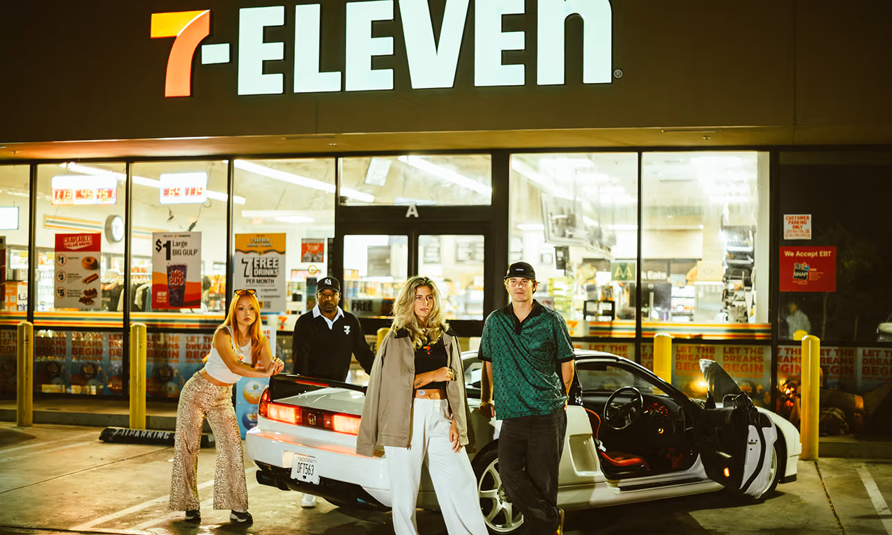 7-Eleven 与 LAGC 合作推出 「Midnight Driving Club」服饰系列