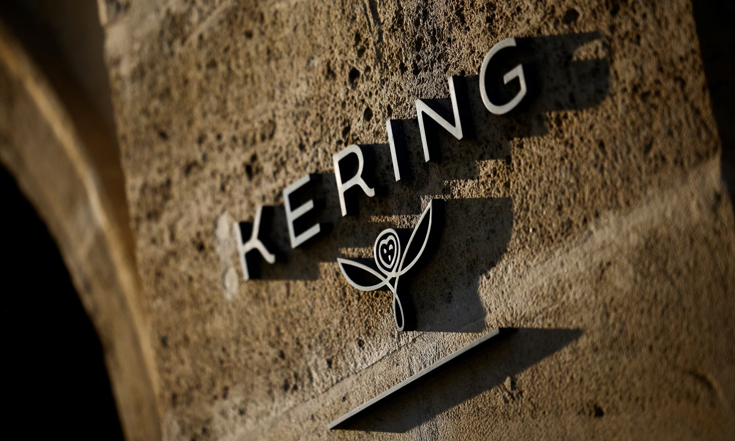 Kering 向 L’Oréal 出售包括 GUCCI 在内的美妆业务