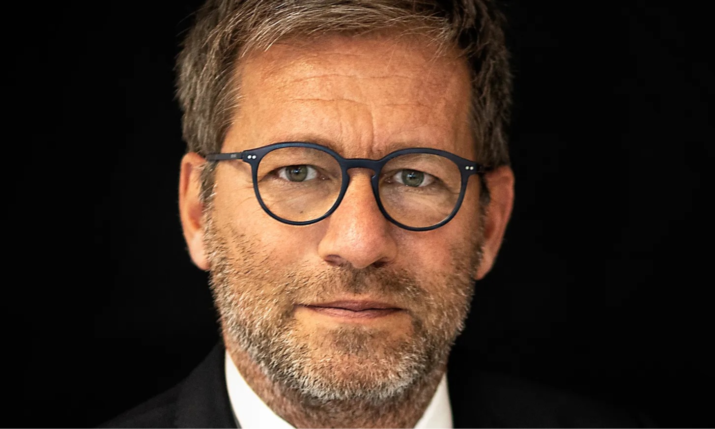 Giorgio Armani 集团进入过渡阶段，迎来新任首席执行官