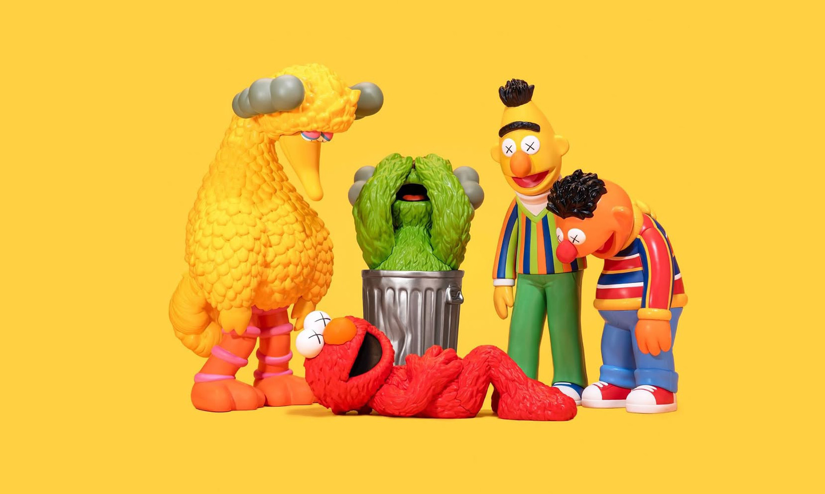 KAWS 推出全新《芝麻街》搪胶公仔系列