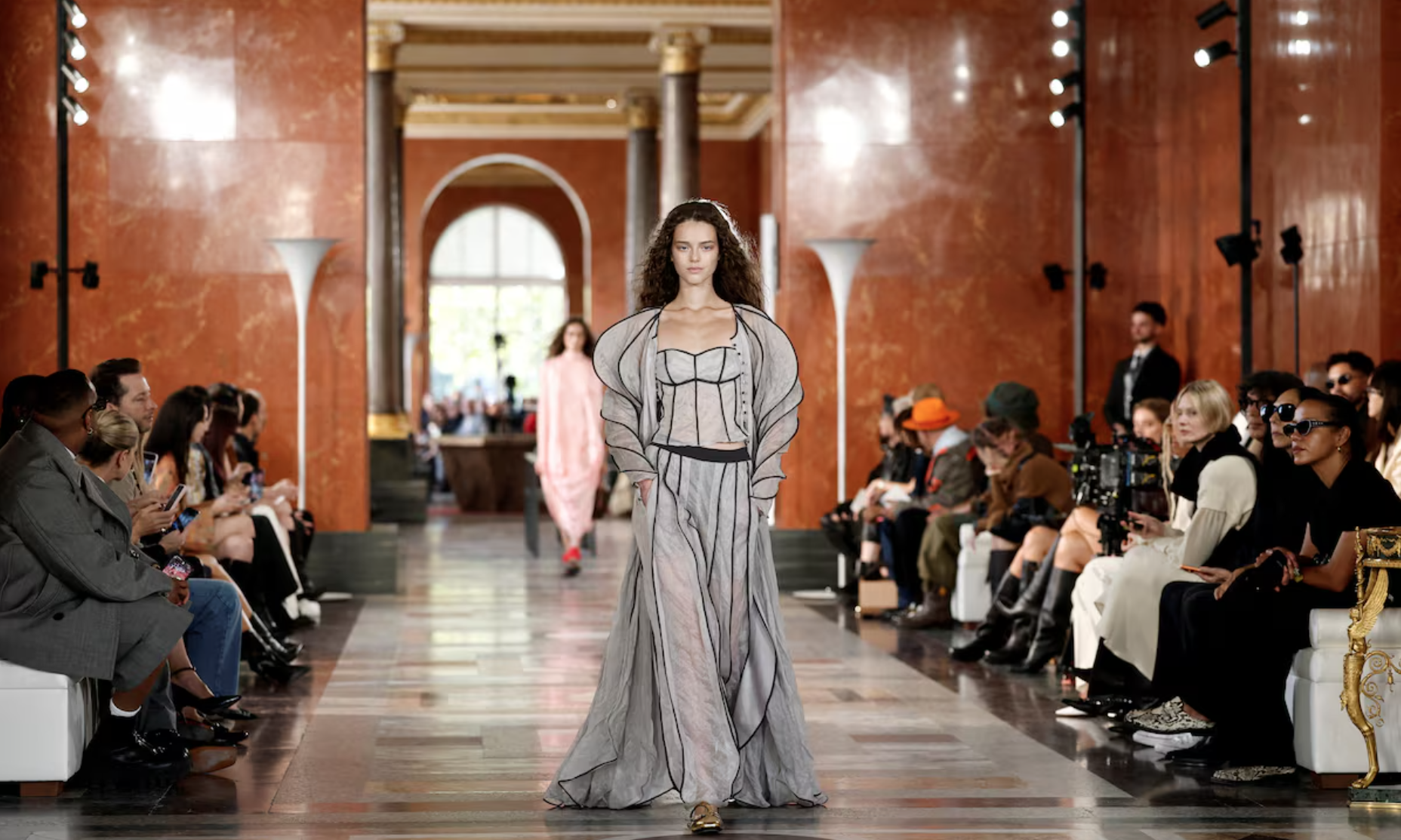 LOUIS VUITTON 发布 2026 春夏系列